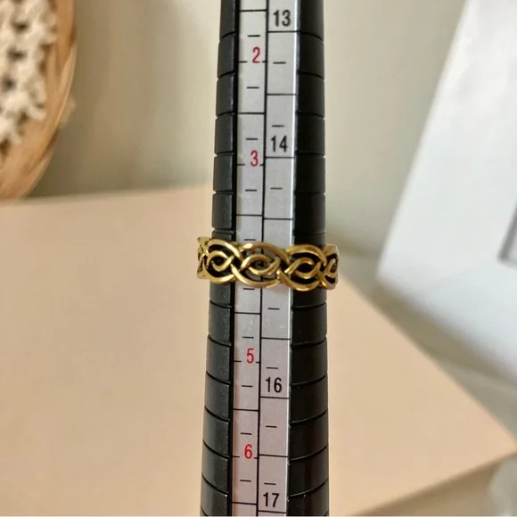 Gold Braid Pinkie Ring “Unity” 4 Celtic Knot Twist Minimal Classic - Picture 10 of 13